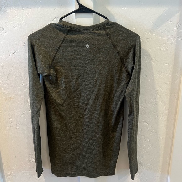Lululemon green/gray long sleeve performance shirt size 6 - Picture 2 of 3